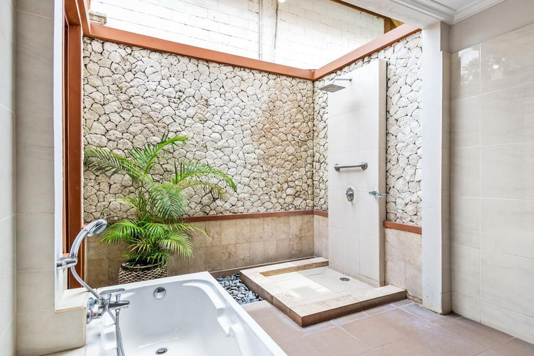 Bathroom 4, Desamuda Village, Badung