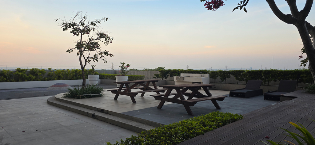 Exterior & Views 17