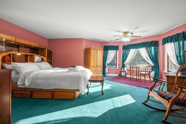 Bedroom 3, Luxary Castle & SPA near Skiing Resort, San Bernardino