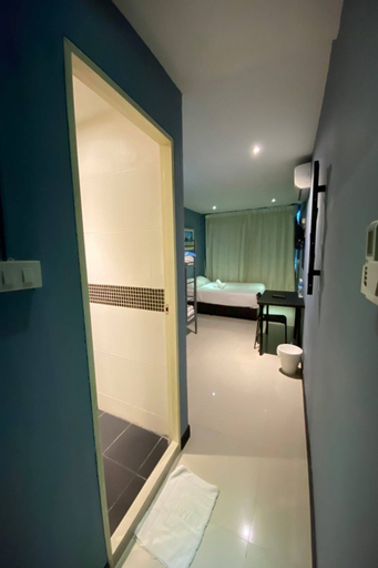 Bathroom 28