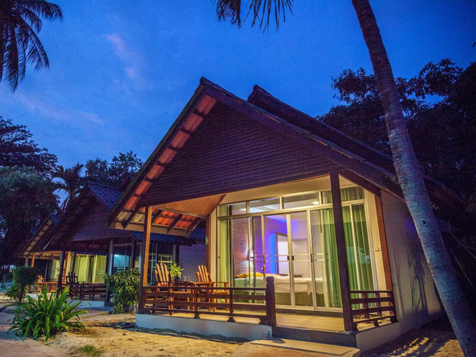 Exterior 9