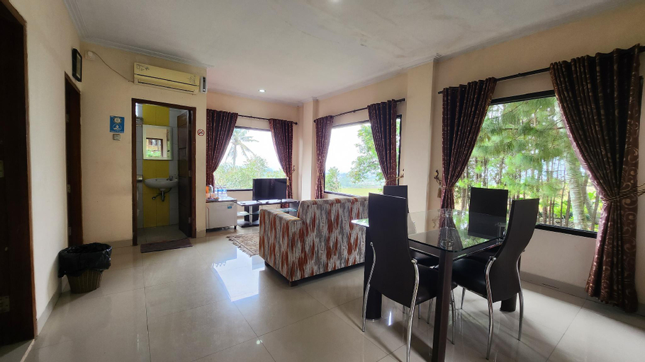 Dining Room 11