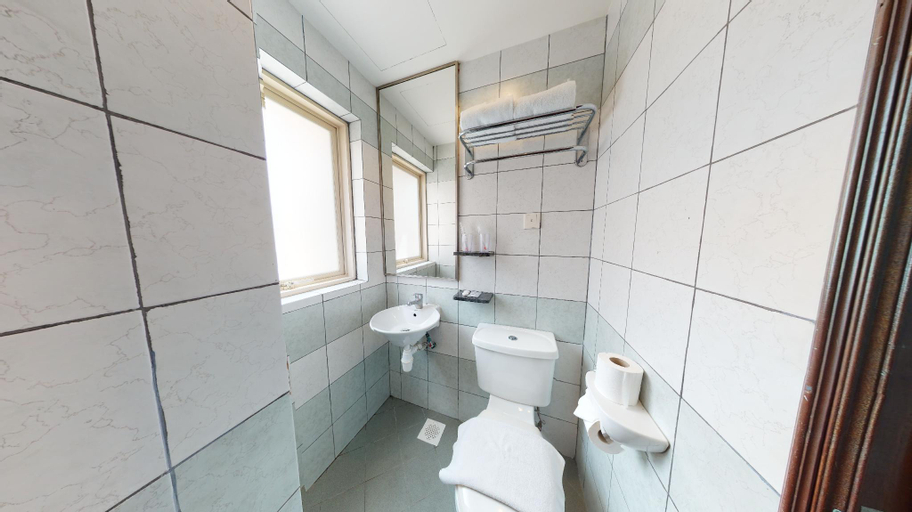 Bathroom 12