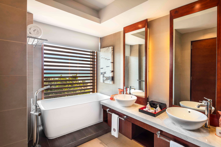 Bathroom 28