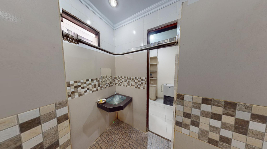 Bathroom 4