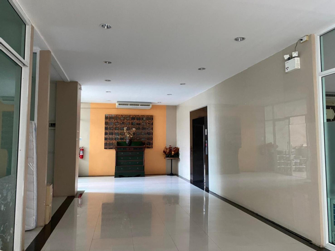 Others 5, Lee Nova Place, Prawet