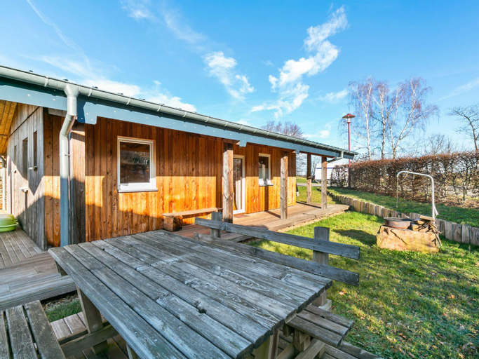 Quaint Chalet in Harreberg with Garden, Moselle
