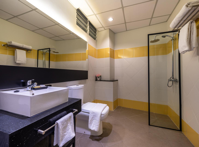 Bathroom 11