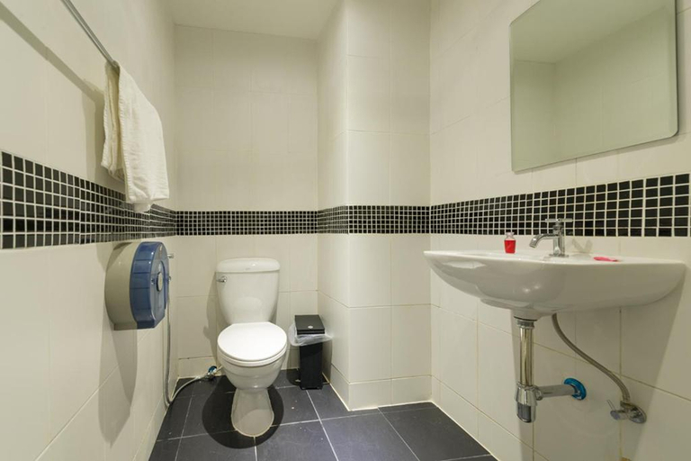 Bathroom 15