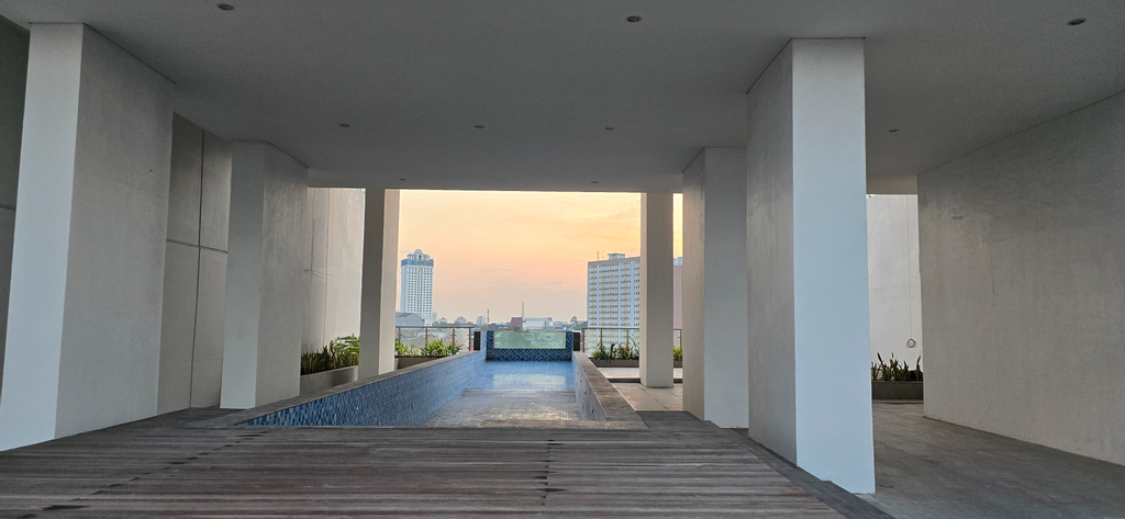 Exterior & Views 15