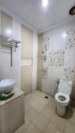 Bathroom 14