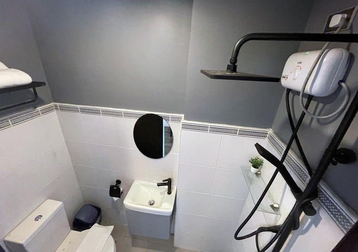 Bathroom 3, mySTAY Hotel BGC North, Taguig