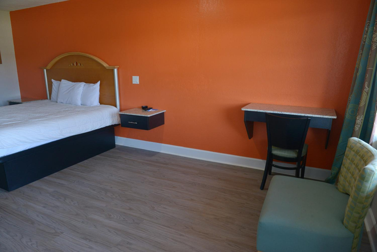 Bedroom 3, Rodeway Inn & Suites Winter Haven Chain of Lakes, Polk