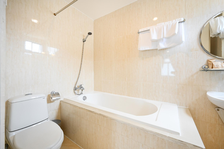 Bathroom 14