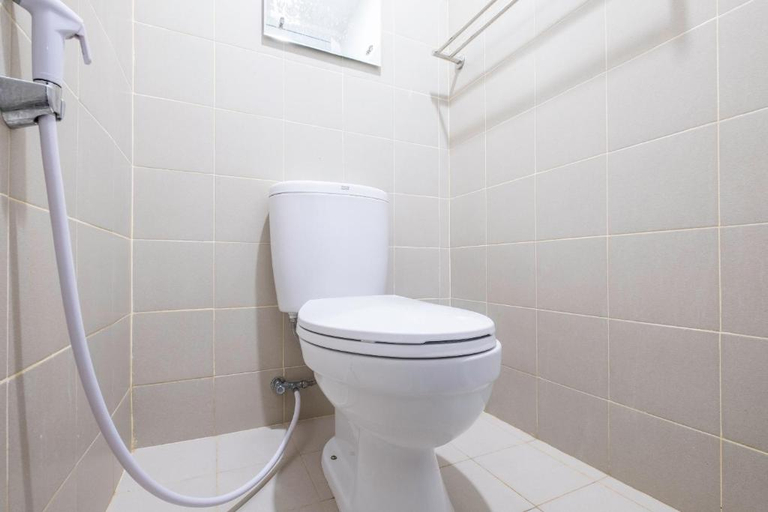 Bathroom 3, Hotel O Alamanda 7 Syariah, Bandung