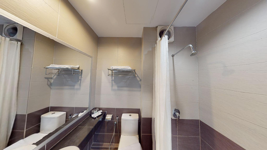 Bathroom 7