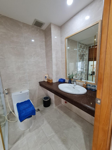Bathroom 10
