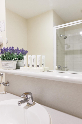 Bathroom 9
