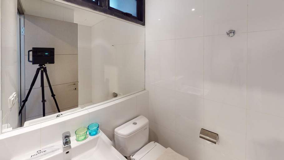 Bathroom 13
