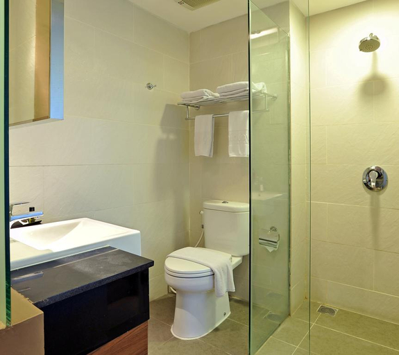 Bathroom 5, Midtown Hotel Surabaya, Surabaya