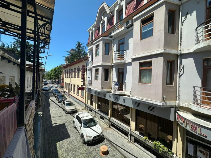 Exterior & Views