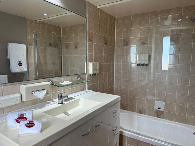Bathroom 5, Highpoint International Hotel, Gladstone