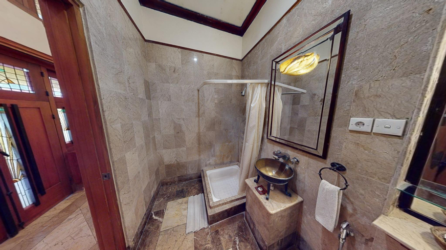 Bathroom 4