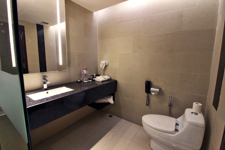 Bathroom 5, Swiss-Belhotel Harbour Bay, Batam