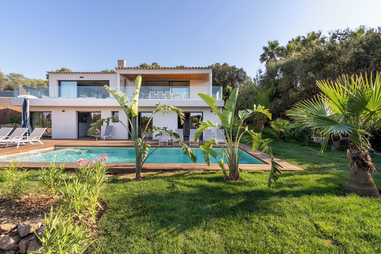 Exterior & Views