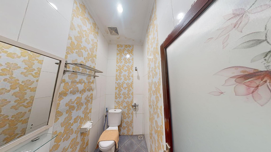 Bathroom 7