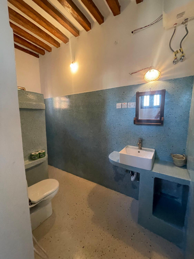 Bathroom 4, Sweet Beach Apartments, Kusini
