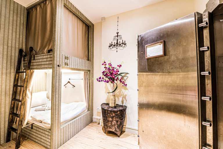 Bathroom 12