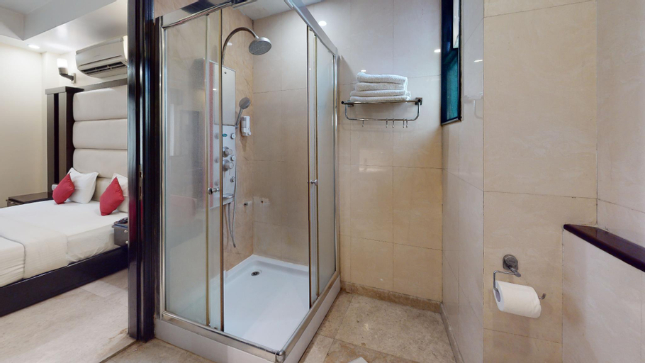Bathroom 14