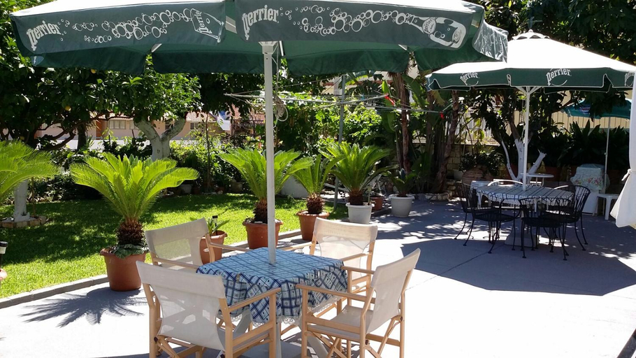 Food & Drinks 5, Makis Studios & Apartments, Ionian Islands