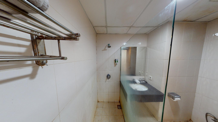 Bathroom 10