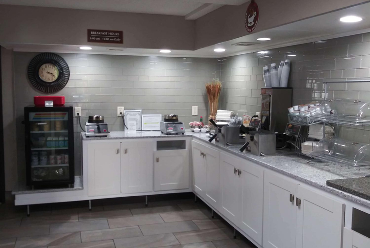 Food & Drinks 5, AmericInn by Wyndham Red Wing, Goodhue