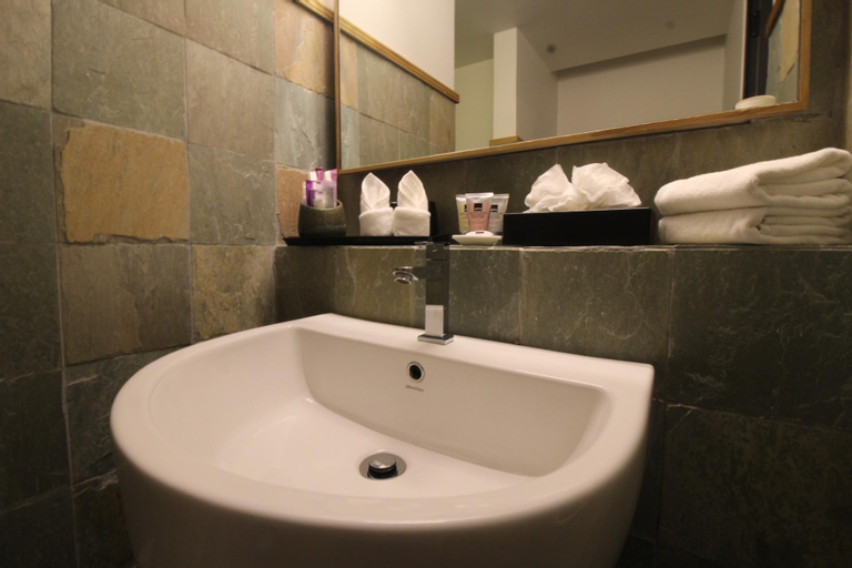 Bathroom 18