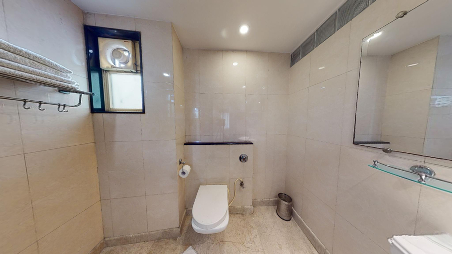 Bathroom 10
