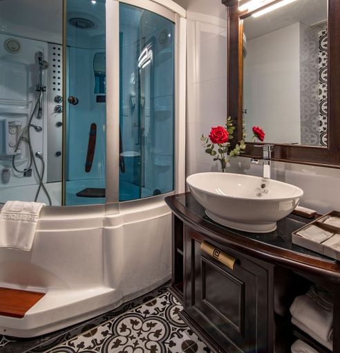 Bathroom 7
