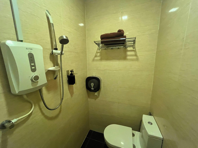 Bathroom 4, Capital O 91074 Grand World Hotel, Johor Bahru