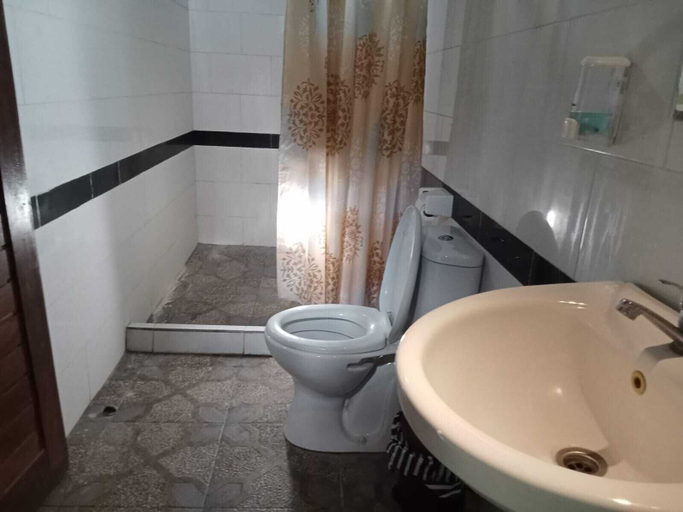 Bathroom 4, Ratu Cottage by OurStory Travels, Klungkung