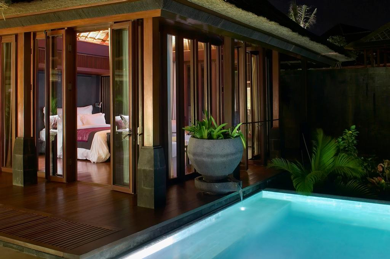 Swimming Pool 13