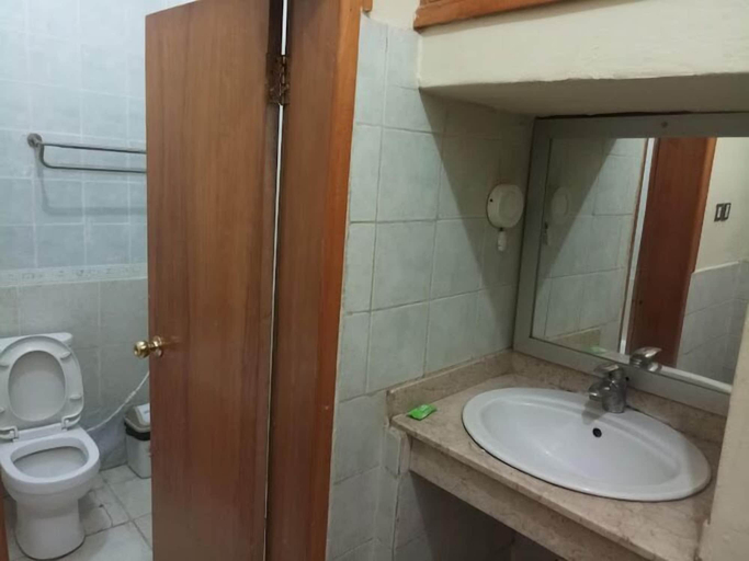 Bathroom 3, Green Palace Hotel Limited, Gezawa
