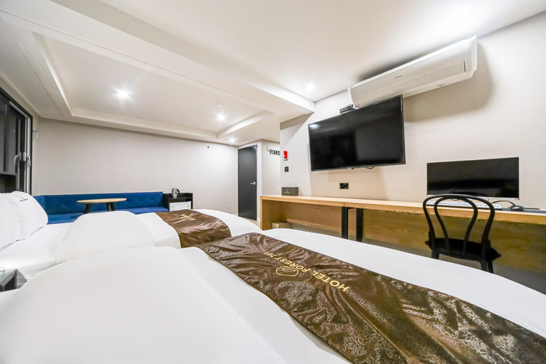 Bedroom 28