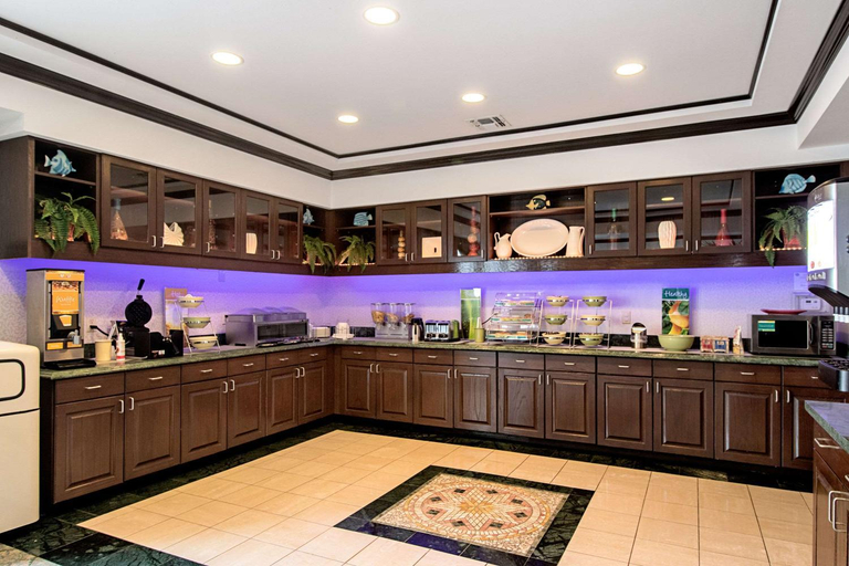 Food & Drinks 5, Quality Inn & Suites Robstown, Nueces