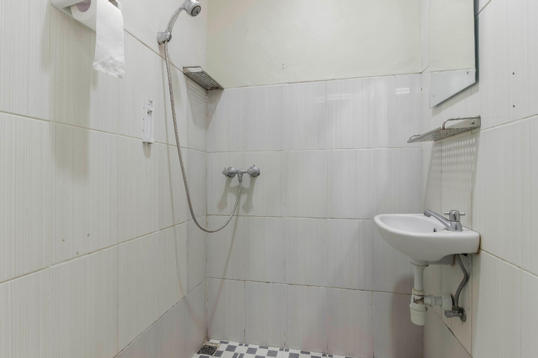 Bathroom 7