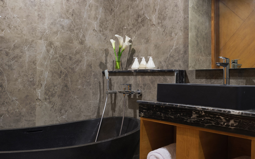 Bathroom 14