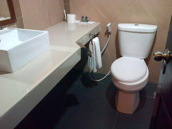 Bathroom 18