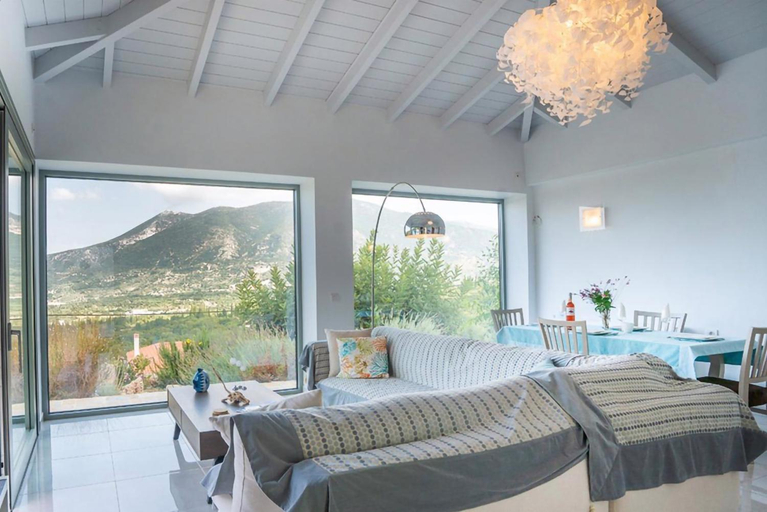 Food & Drinks 4, Villa Iremia, Piscine a Debordement & Vue Mer Panoramique, Ionian Islands