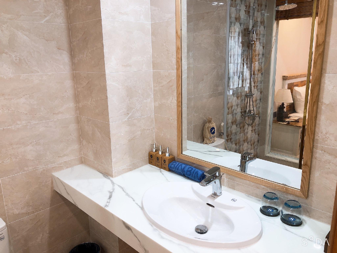 Bathroom 12